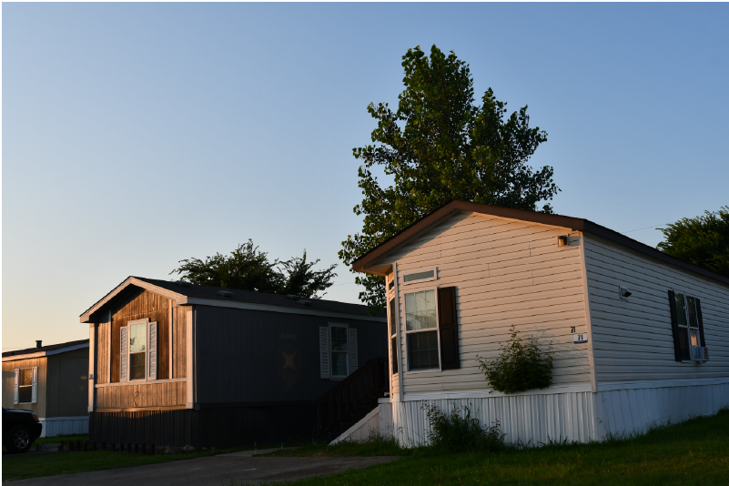 Two mobile homes at sunset. Photo credit: Juan Pablo Garnham of the Eviction Lab. 