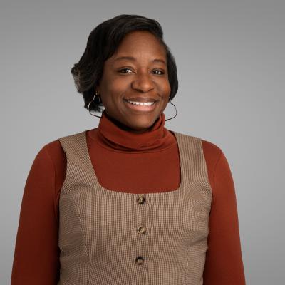 Headshot of Lisa Marlow